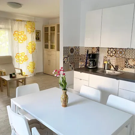 Gardenview - New! Apartment